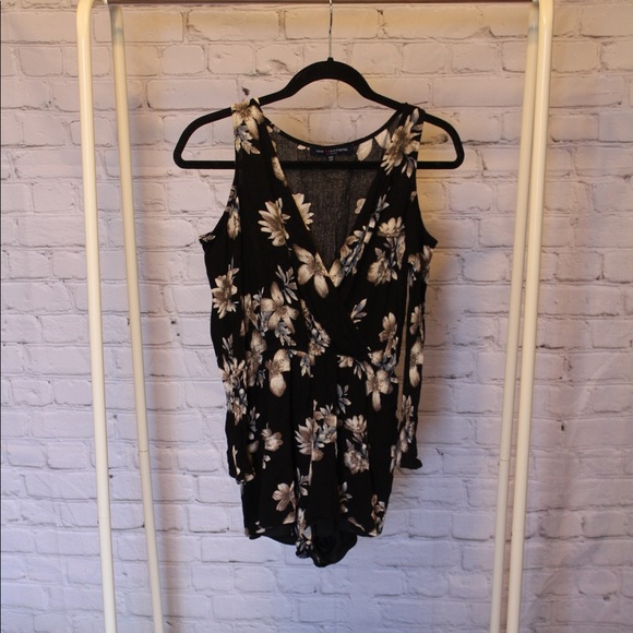 One ❤️ Clothing Black Floral Cold Shoulder Romper - Picture 3 of 6